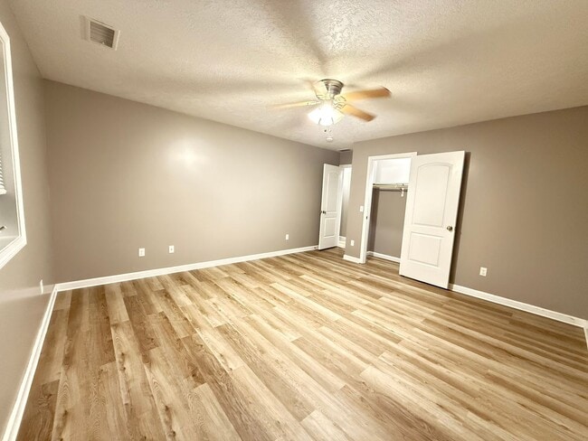 Building Photo - 35-37 Westwood Drive