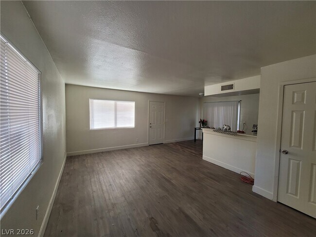 Building Photo - 5126 Golden Ln