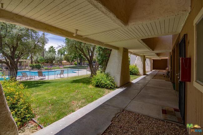 Building Photo - 510 N Villa Ct