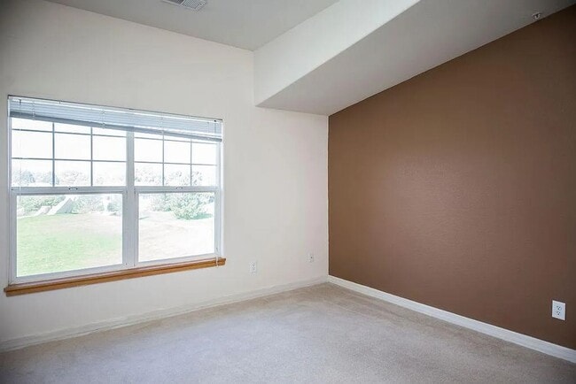 Building Photo - Beautiful Condo near Fossil Creek