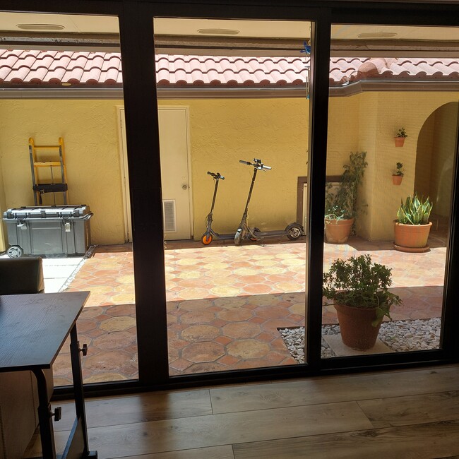 Building Photo - 3871 Alcantara Ave