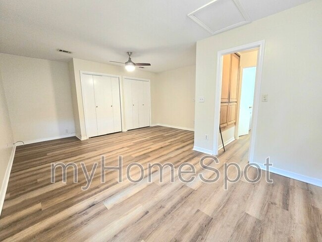 Building Photo - 909 Springbrook Ave