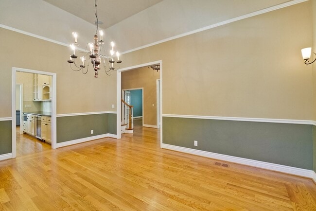 Building Photo - Stunning two-story spacious home on tranquil tree-lined street.