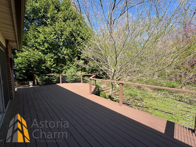 Building Photo - Spacious 5 Bedroom 3 Bath + Den Single Family Detached Home