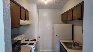 Building Photo - 8110 Skillman St