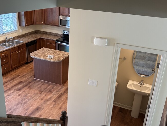 Building Photo - 423 Marshall Heights Dr