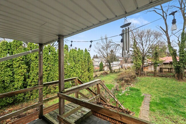 Building Photo - One bed, partially furnished, all utilities included