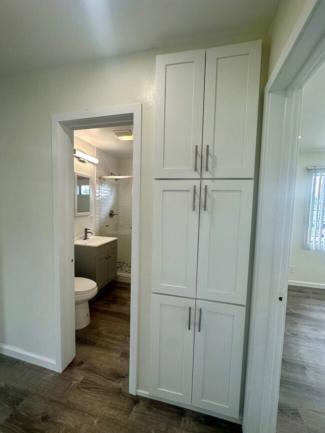 Building Photo - Upstairs 2 bedroom 1 bath apartment in PB, 4 blocks from ocean