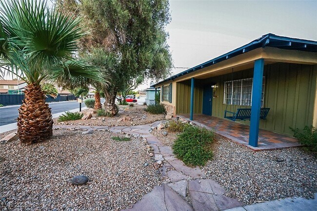 Building Photo - 706 Bracken Ave