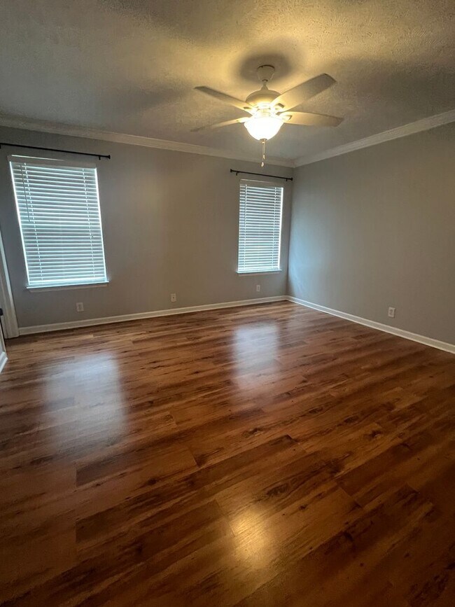 Building Photo - CONVIENT... TOWNHOME 2 BEDROOM 2.5 BATH