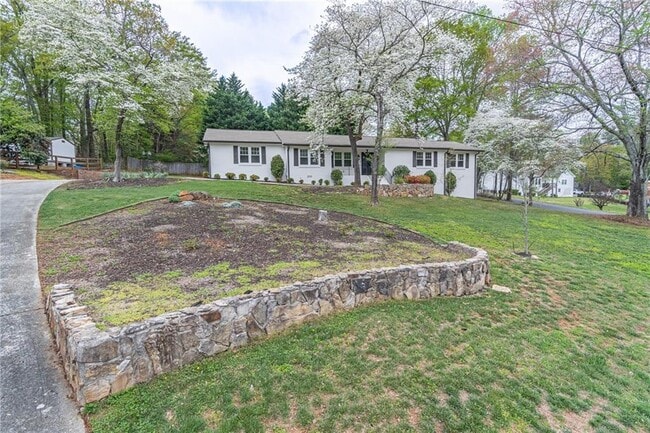 Building Photo - 194 Melanie Ln