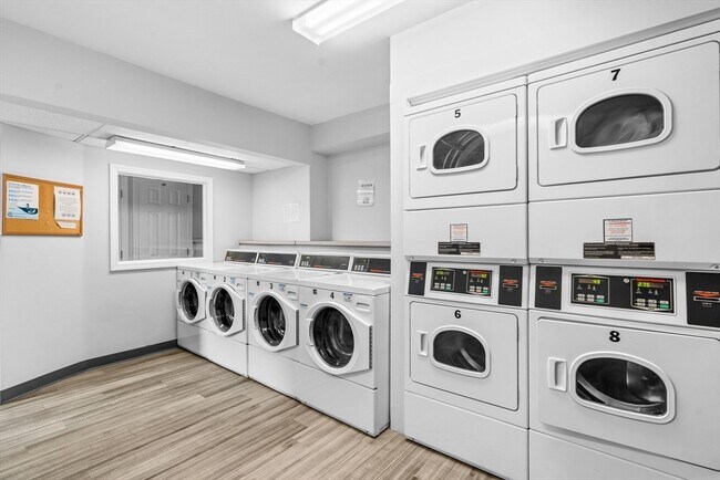 Building Photo - 1450-1454 Beacon St