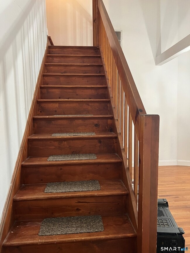 Building Photo - 567 Peet St