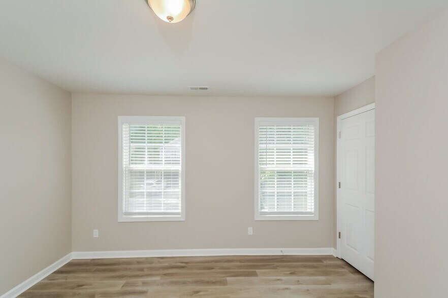 Building Photo - 4005 Iverson St