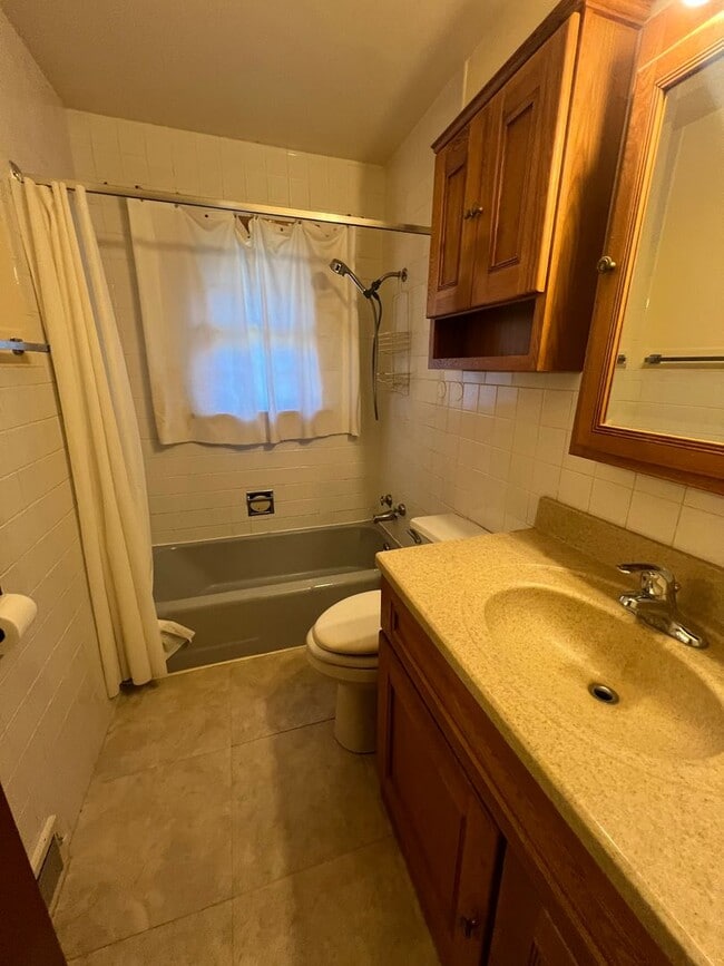 Building Photo - Indian Hills 3 Bedroom 1.5 Bath