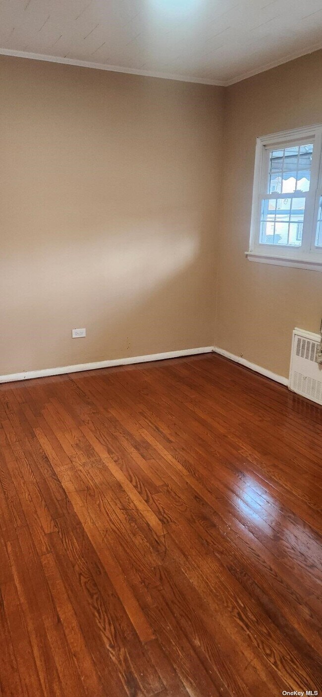 Building Photo - 191-40 116th Ave