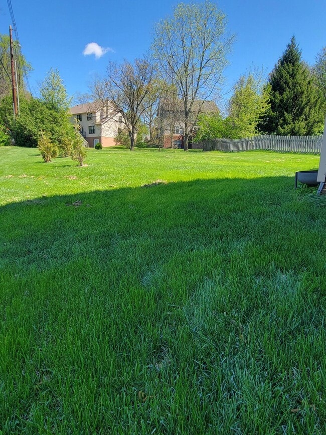 Building Photo - 421 Forest Hill Dr