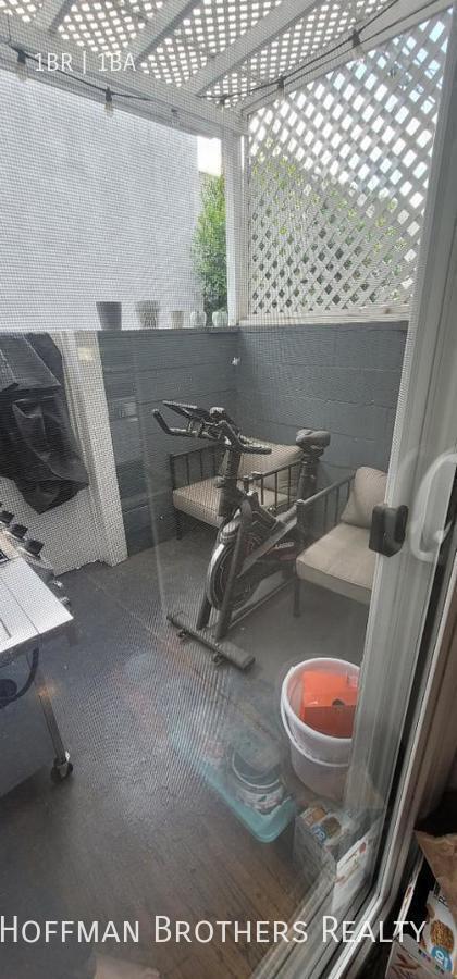 Building Photo - 1217 S Sherbourne Dr