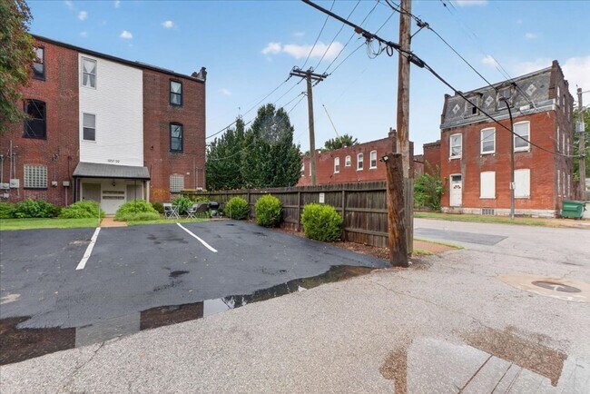 Building Photo - 1957 Cherokee St