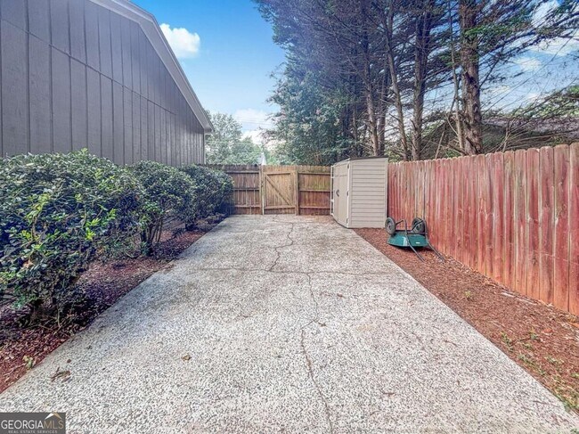 Building Photo - 1552 Blackwell Rd