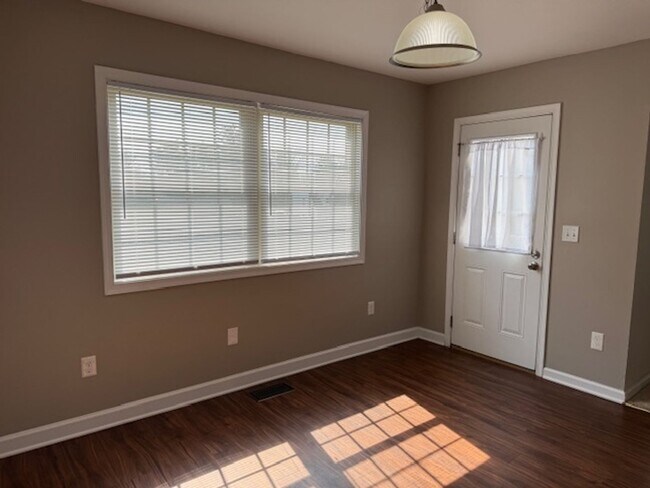 Building Photo - Single Family Home