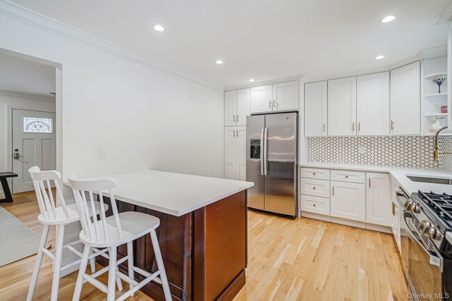 Building Photo - 19 Pine Tree Ln