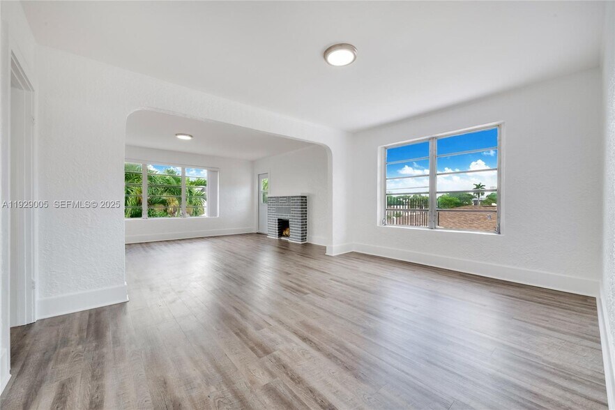 Building Photo - 1736 SW 9th St