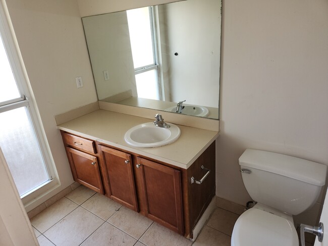 Building Photo - 603 SW 1st Ct