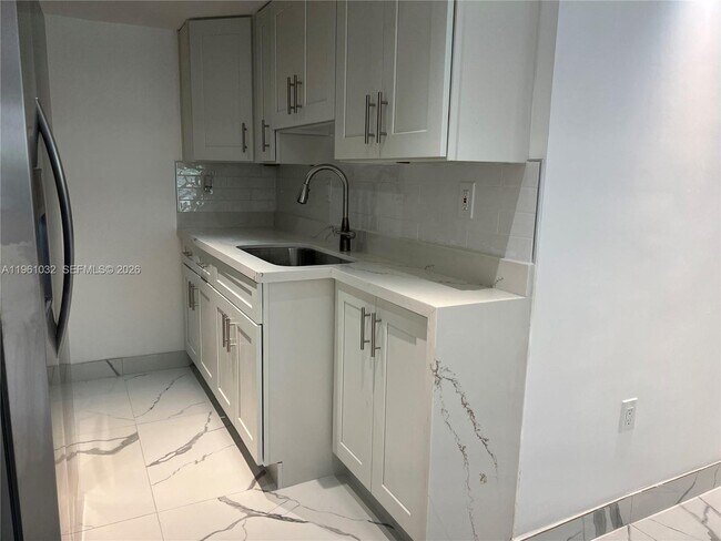 Building Photo - 8609 SW 68th Ct