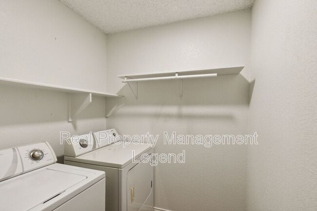 Building Photo - 327 Alyse Rd