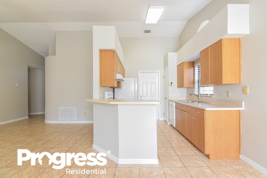 Building Photo - 1440 Tiverton Dr