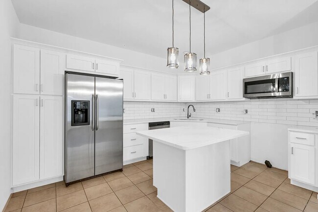 Building Photo - 104 Essex Ln