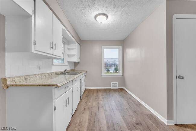 Building Photo - 5461 Clement Ave