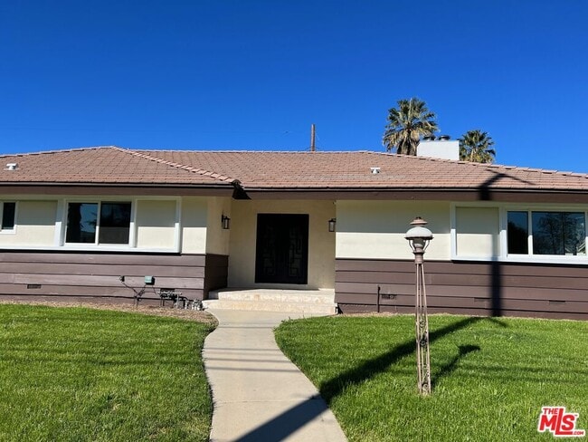 Building Photo - 17633 Nordhoff St