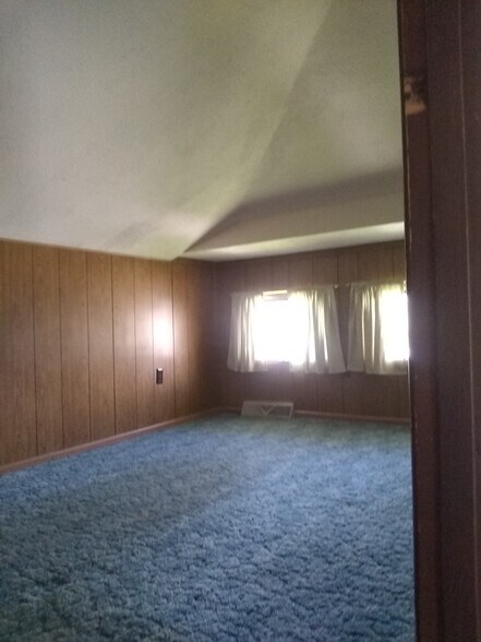 Bonus room - 1100 Rahill Ct