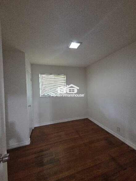 Building Photo - 10732 Spring Garden Dr