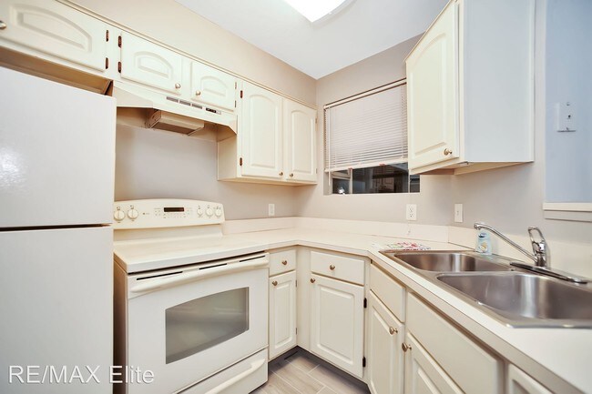 Building Photo - 1801 Island Club Dr