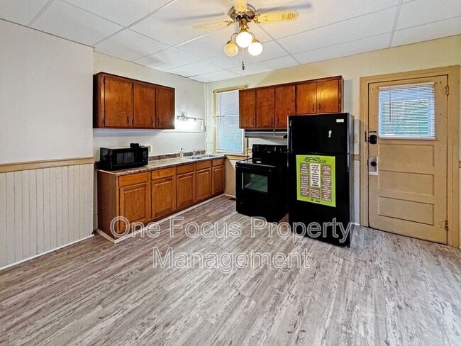 Building Photo - 325 Percy St