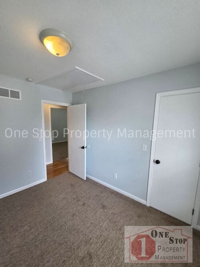 Building Photo - 3 bedroom 2.5 bathroom home in Parkville, MO!