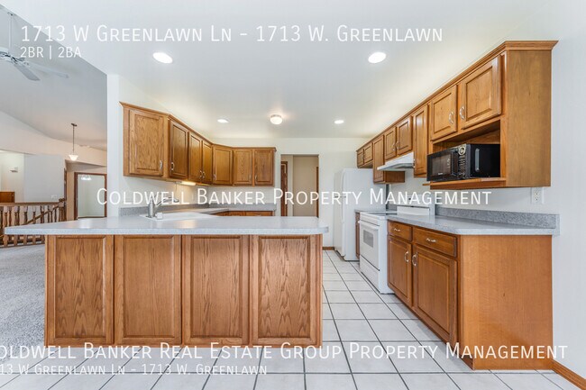 Building Photo - 1713 W Greenlawn Ln