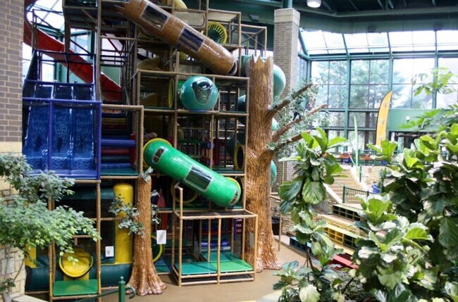 Edinborough play gym - 7610 York Ave S