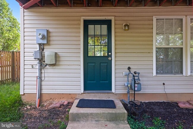 Building Photo - 43742 Tolamac Dr