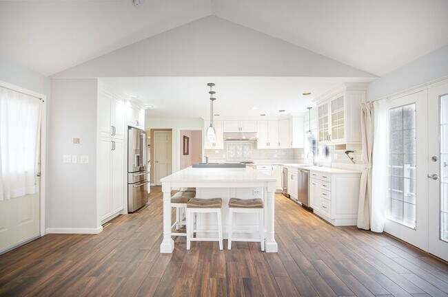 Building Photo - 14 Horseshoe Ln