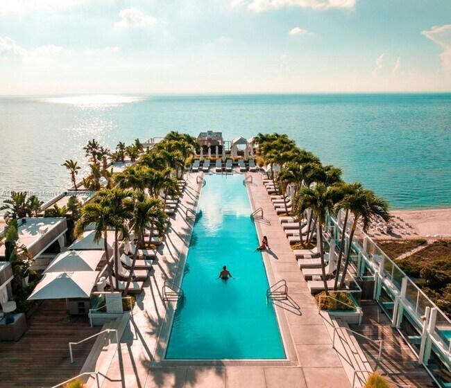 Building Photo - 2301 Collins Ave
