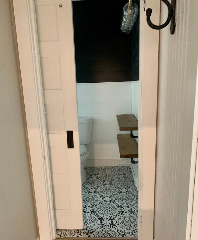 Building Photo - 1701 W Doe Run Rd