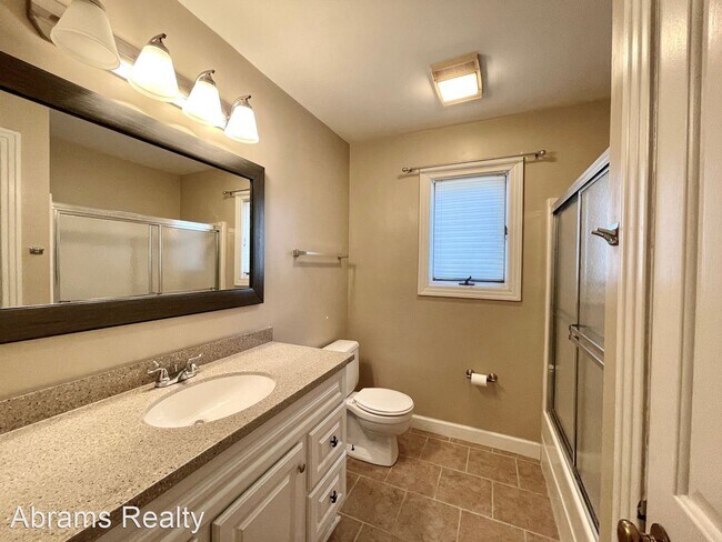 Building Photo - 4 br, 2.5 bath House - 725 Dickens Pl