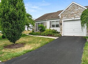 Building Photo - 640 Springhouse Ln