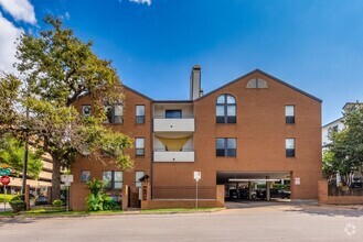 Building Photo - PRE-LEASE 2025/2026: Great Location & Quan...