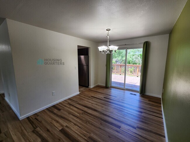 Building Photo - Single family home with large back yard!