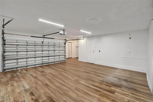 Building Photo - 740 Cypress Pointe Dr E